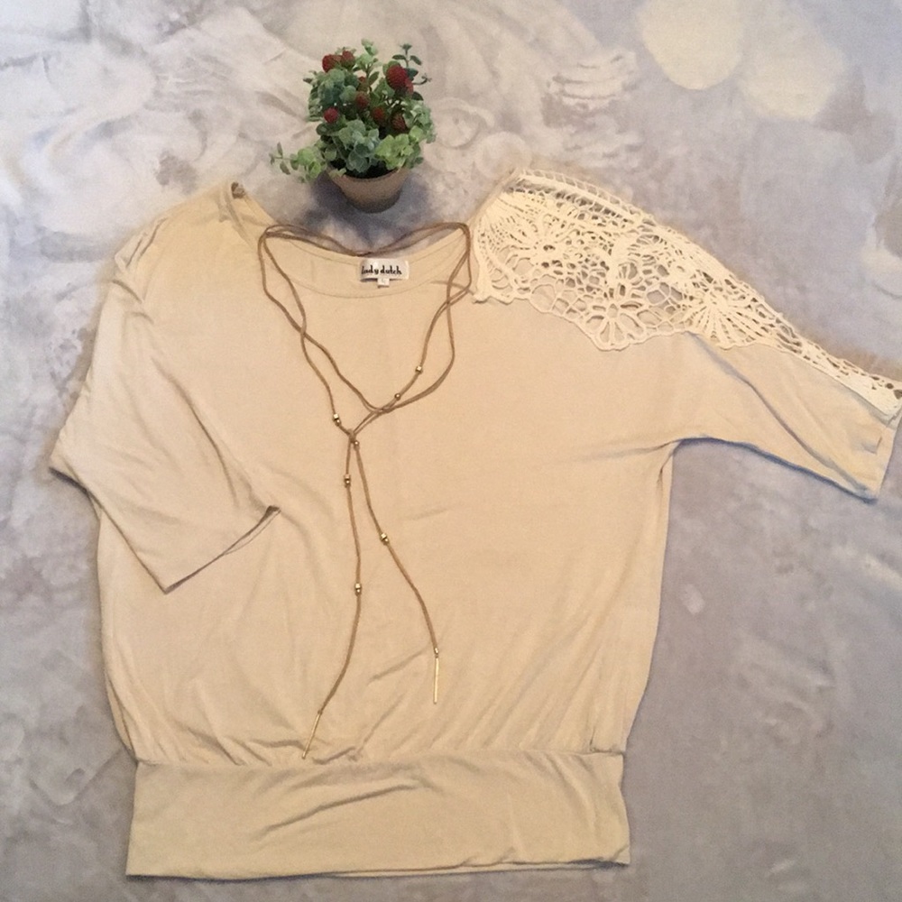 Lady Dutch top with macrame detailing
